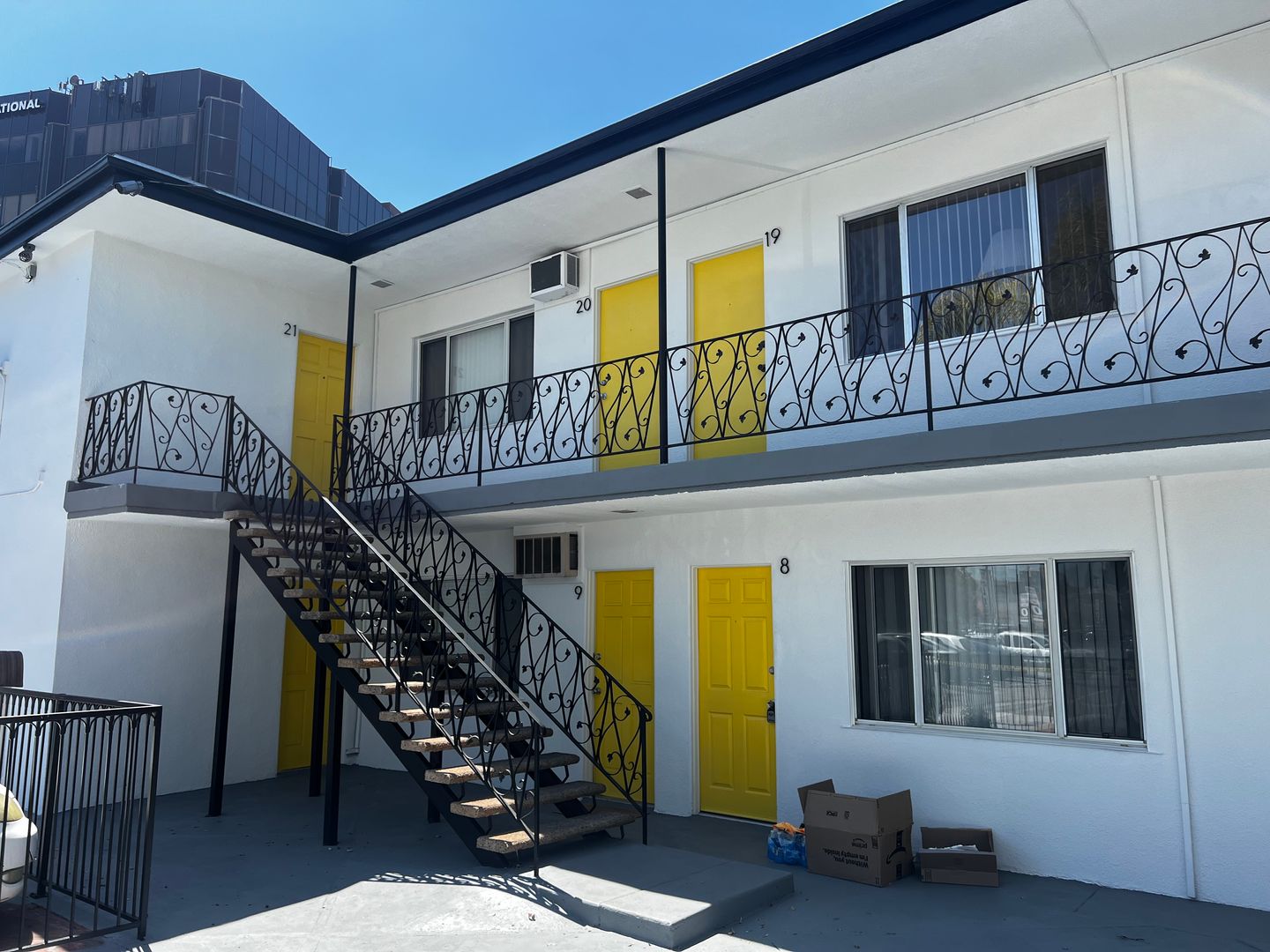 North Hollywood Apartment: 10926 Hortense St