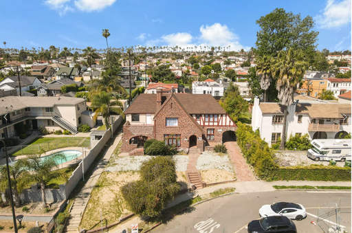 Spacious Renovated 3 Bed / 2 Bath | Modern Finishes Throughout – photo 1