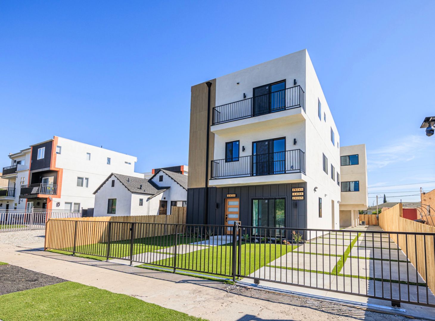 Los Angeles Apartment: 2424 S. West View St