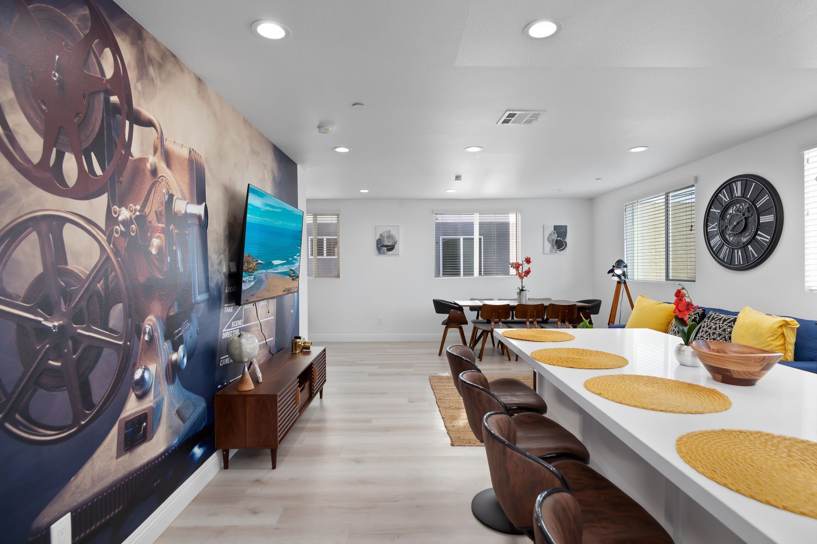 Los Angeles Apartment: 4157 S Normandie Ave