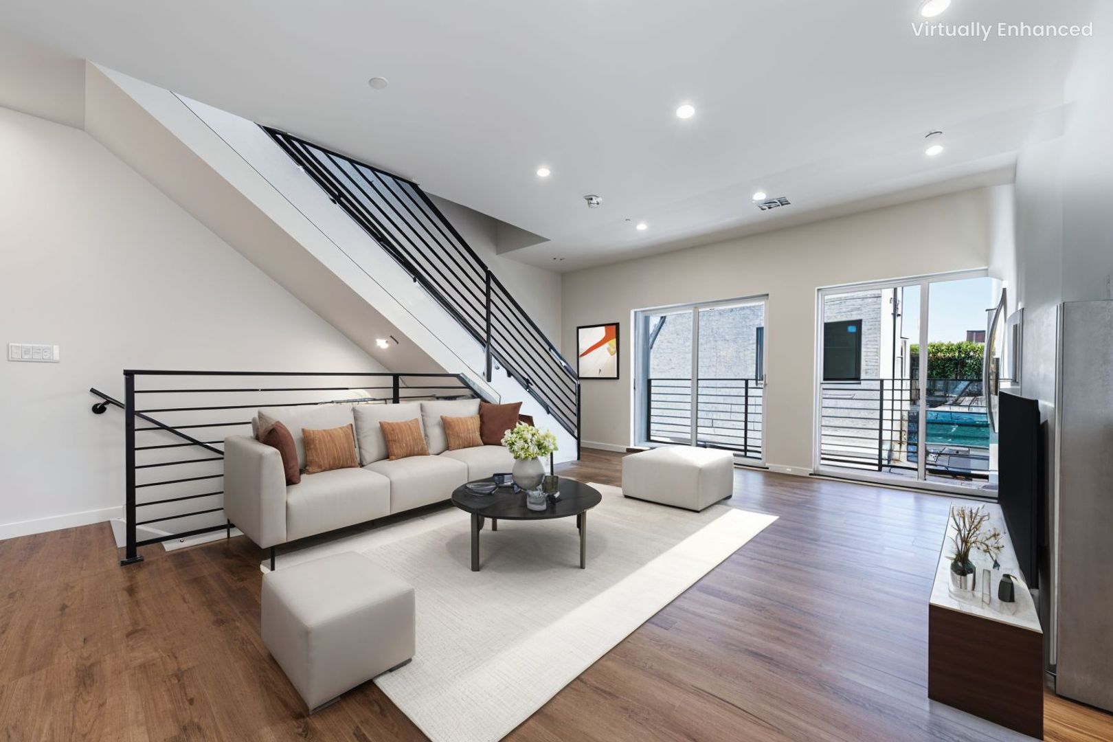 Los Angeles Apartment: 1857 Crenshaw Blvd