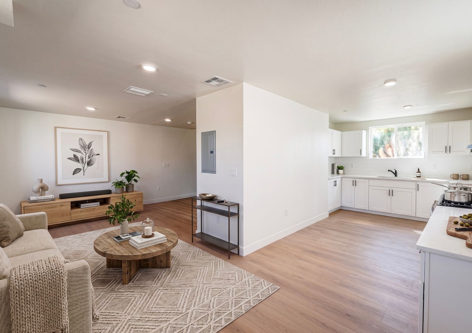 Los Angeles Apartment: 423 E 31st St