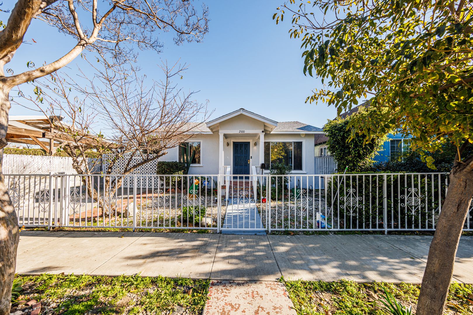 Los Angeles House: 2100 Barclay St