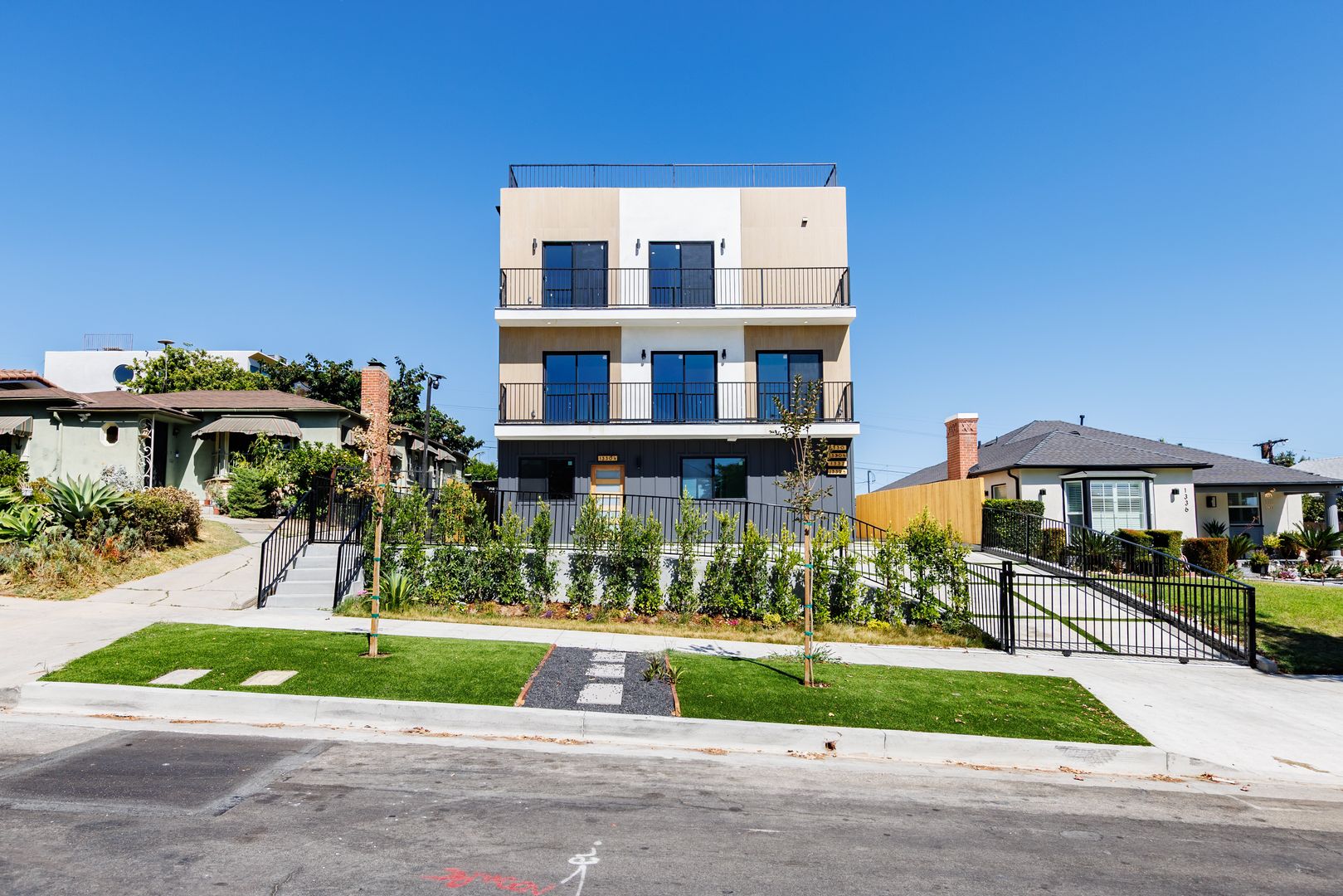 Los Angeles Apartment: 1330 S. Longwood Ave.