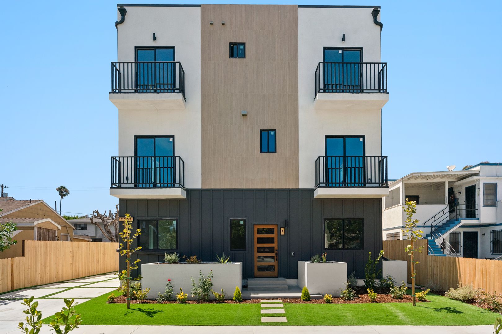 Los Angeles Apartment: 2637 S Garth Ave