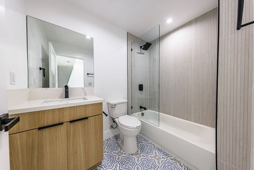 AMAZING 3 BED/3BATH TOWNHOME IN PRIME MID-WILSHIRE LOCATION-ONE MONTH FREE – photo 1