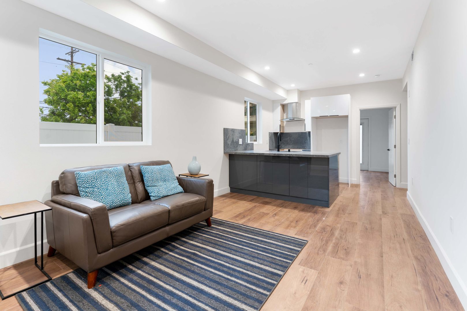 Los Angeles Townhome: 4559 W 18th St