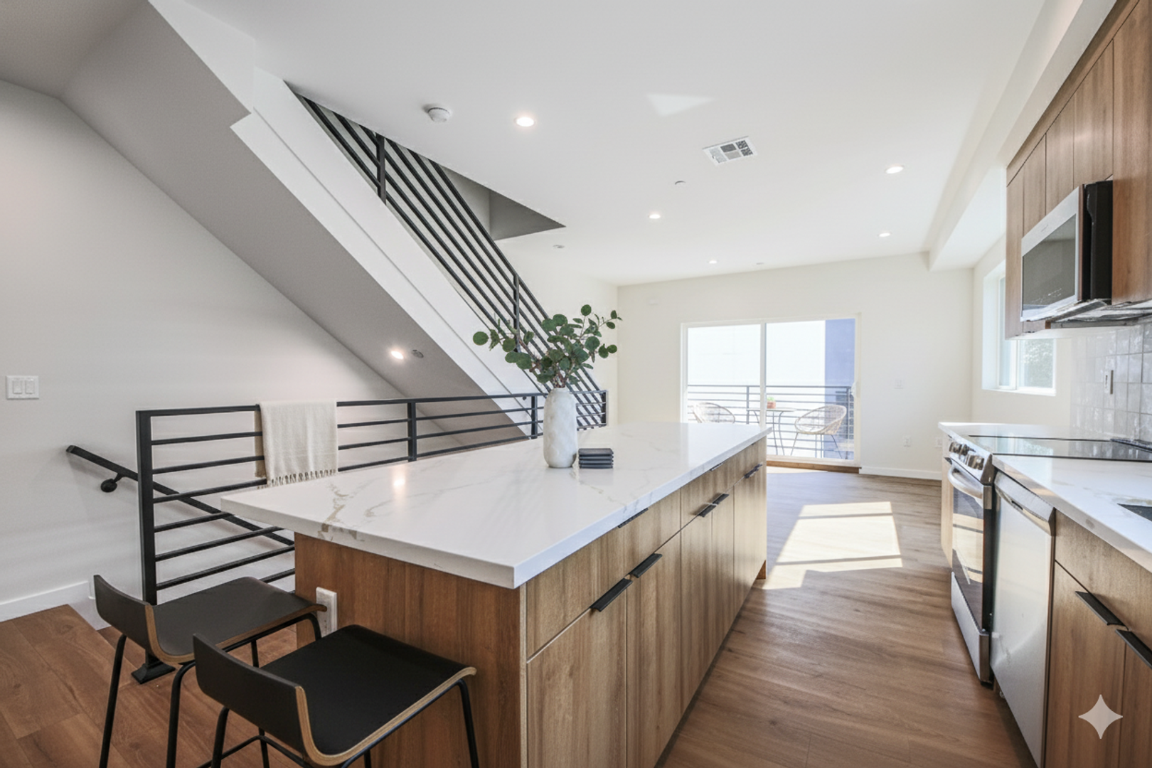 Los Angeles Apartment: 2129.2 Aaron St