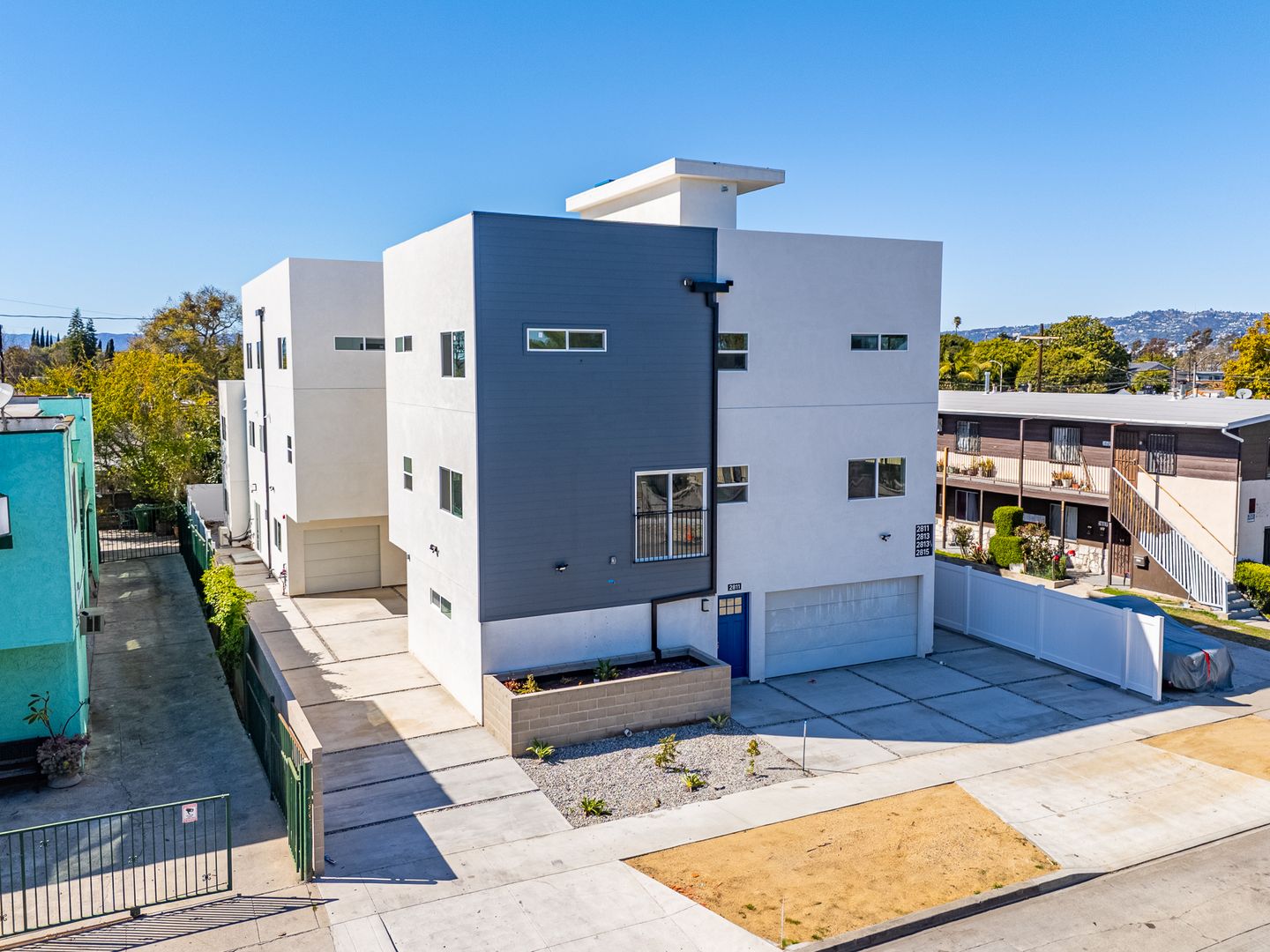 Los Angeles Apartment: 2811 S Cloverdale Ave