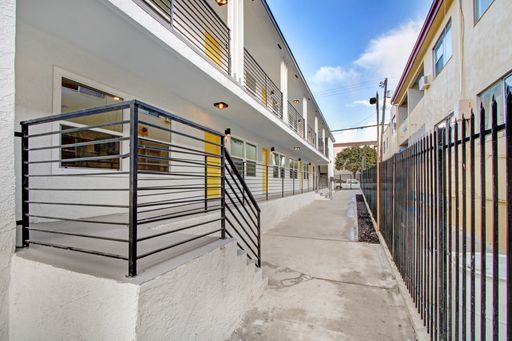 Stunning Renovated 1B/1B near Downtown LA + Echo Park – photo 1