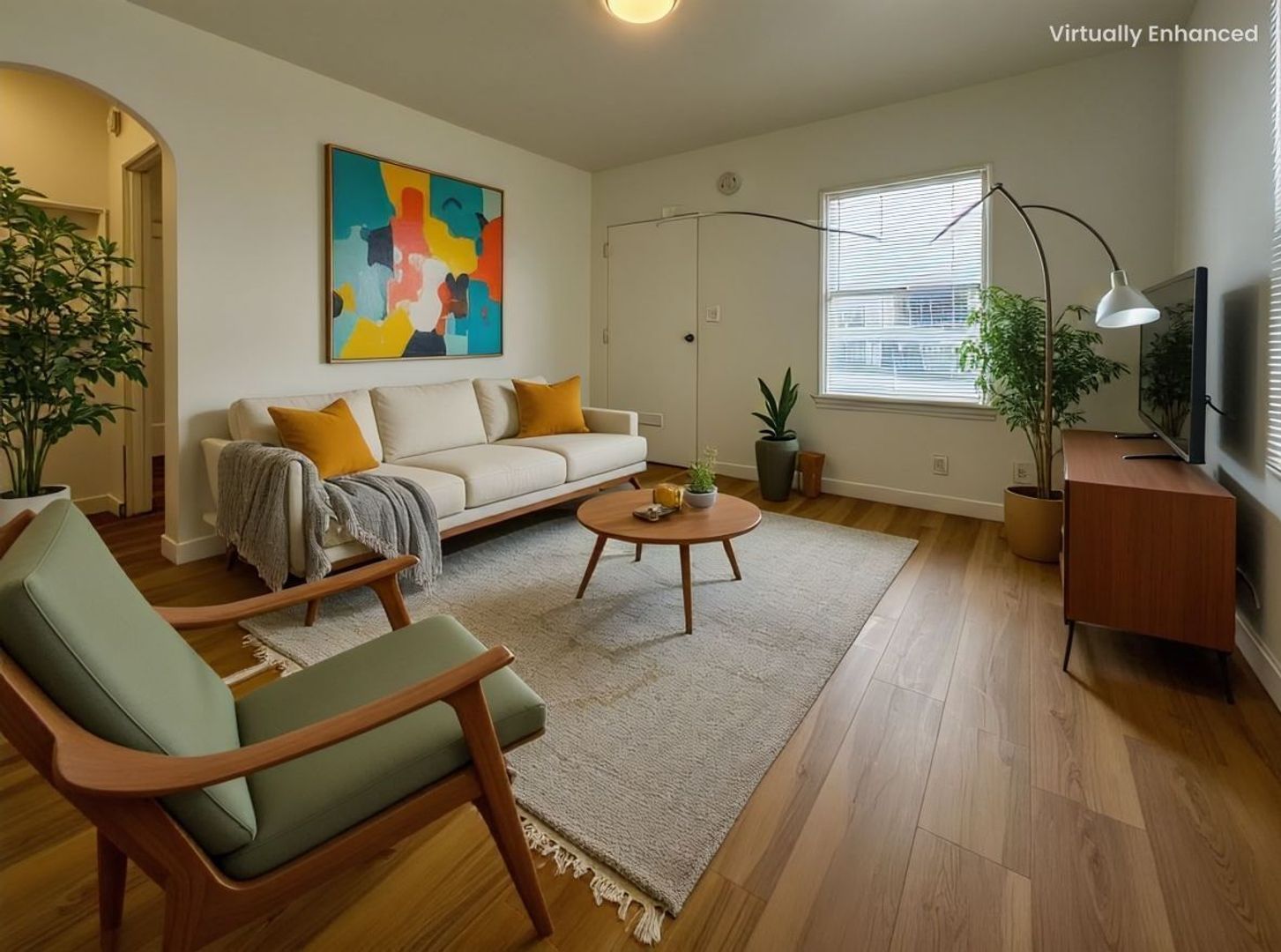 Los Angeles Apartment: 2651 S Cloverdale Ave