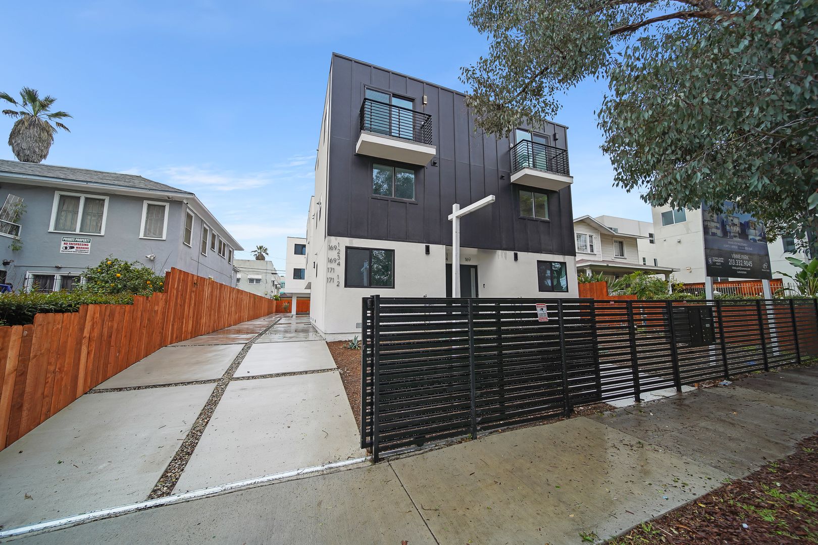 Los Angeles Apartment: 171 S Hoover St