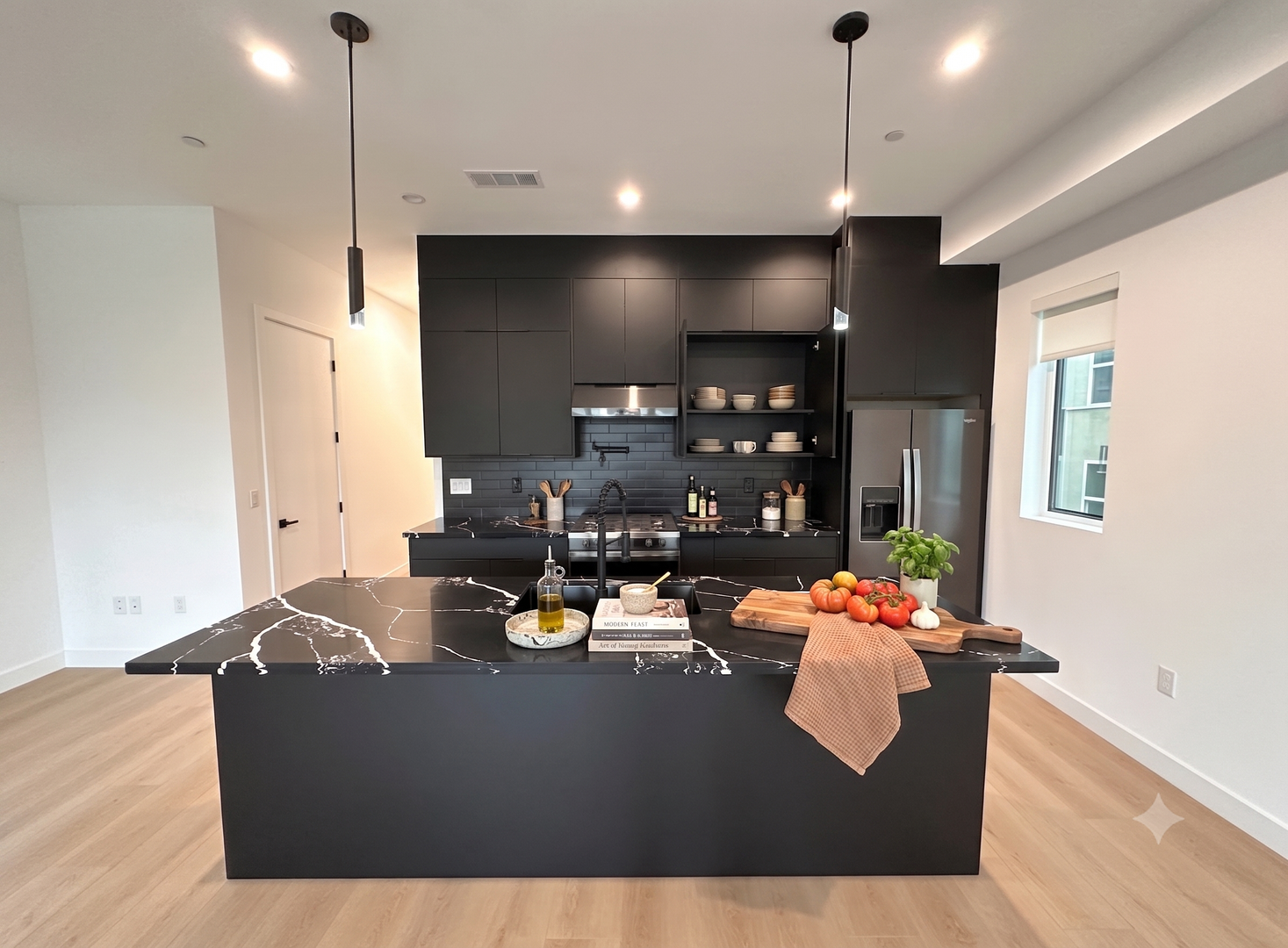 Los Angles Apartment: 1807 Beloit Ave