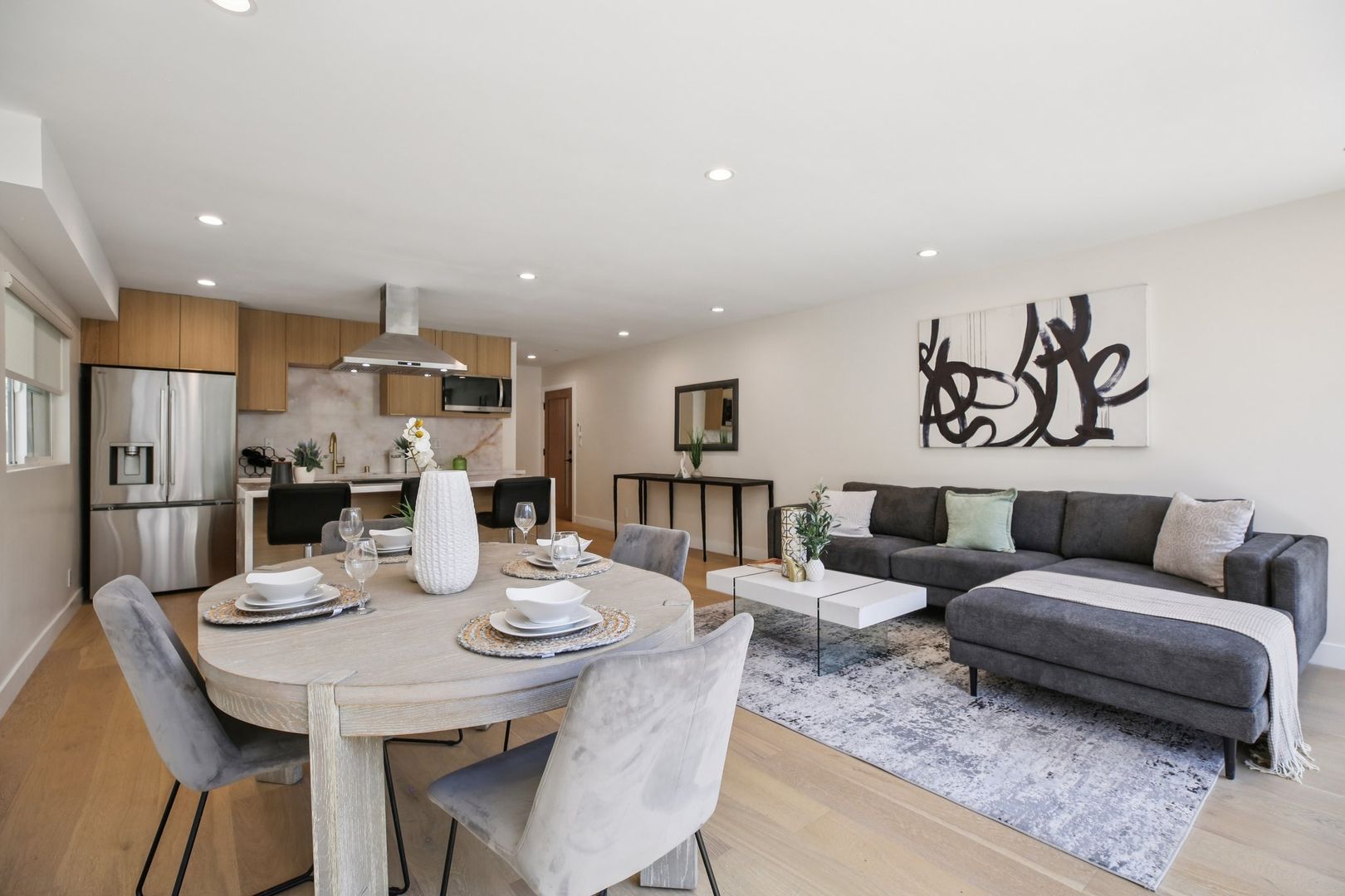 Los Angeles Apartment: 1824 Fairburn Ave