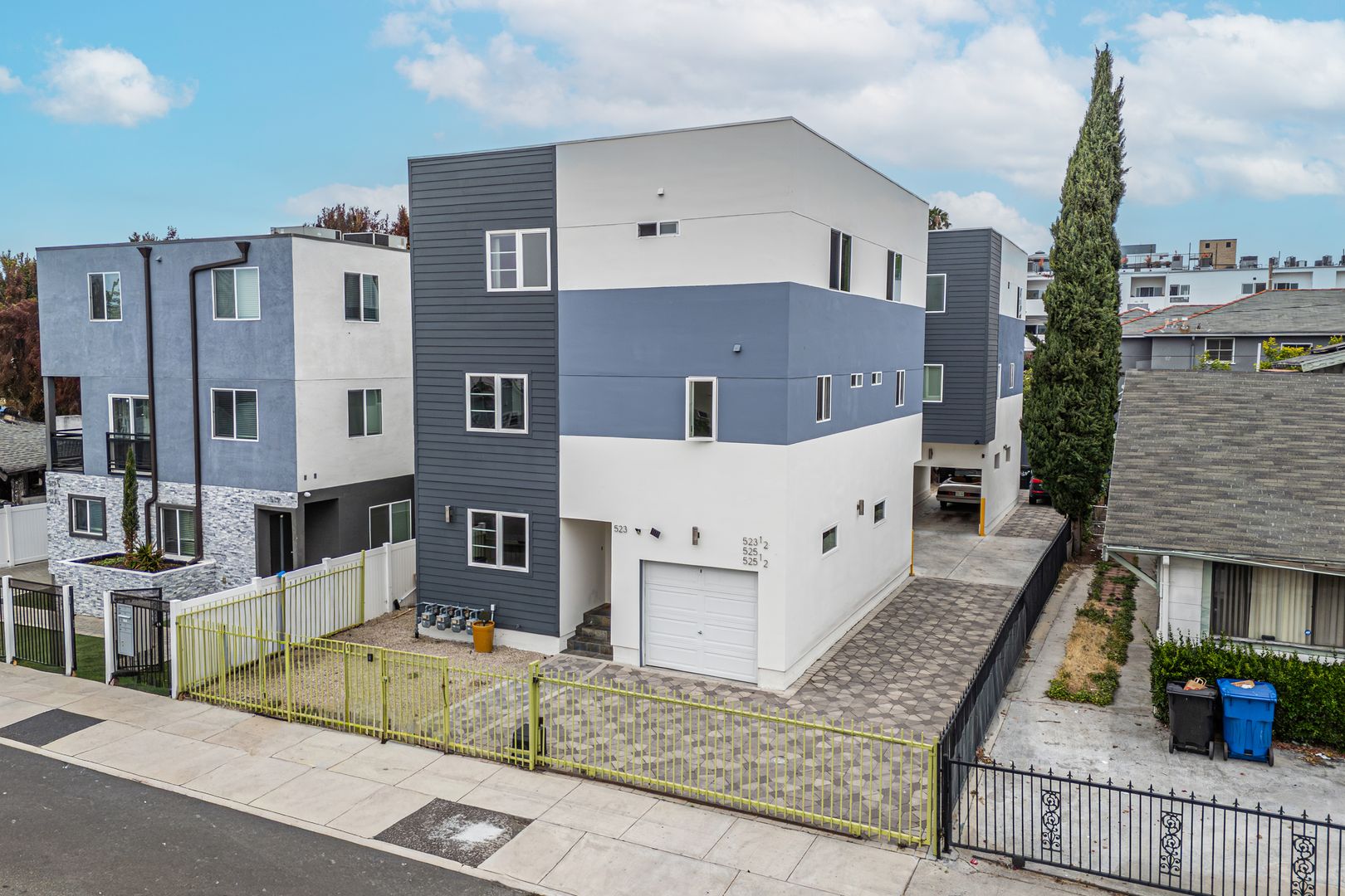 Los Angeles Apartment: 523 N St Andrews Pl.