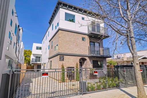 MODERN 4BD/4.5BH TOWNHOME WITH PARKING IN HOLLYWOOD - 1 MONTH FREE! – photo 1