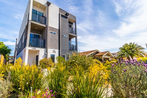 3b/3b Townhome with Garage Parking & In-Unit Laundry in Prime Hollywood Location! – photo 1