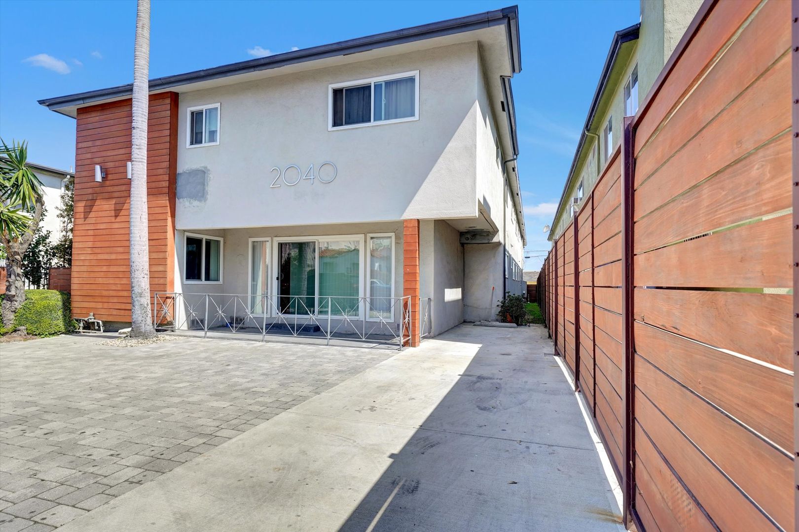 Los Angeles Apartment: 2040 S Sherbourne Drive