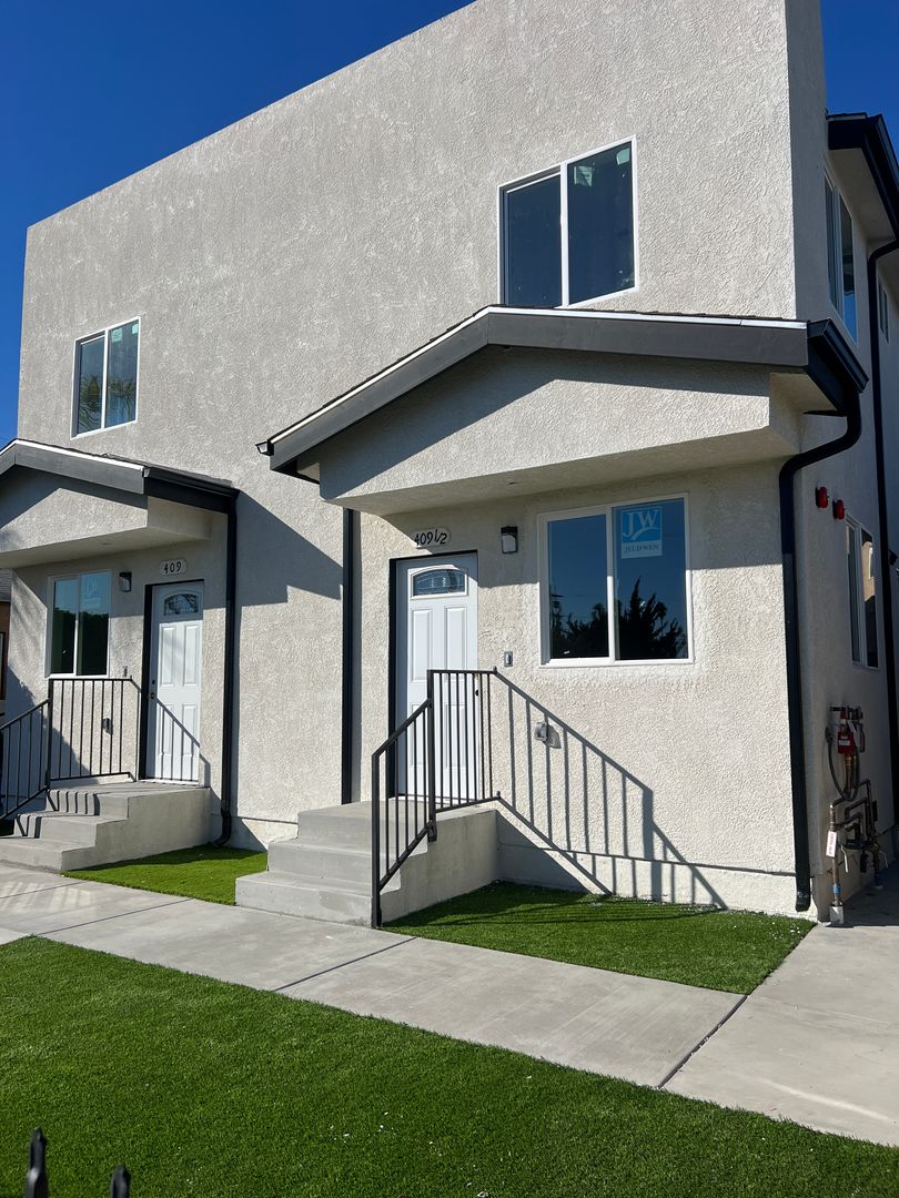 Los Angeles Apartment: 409 E. 99th St