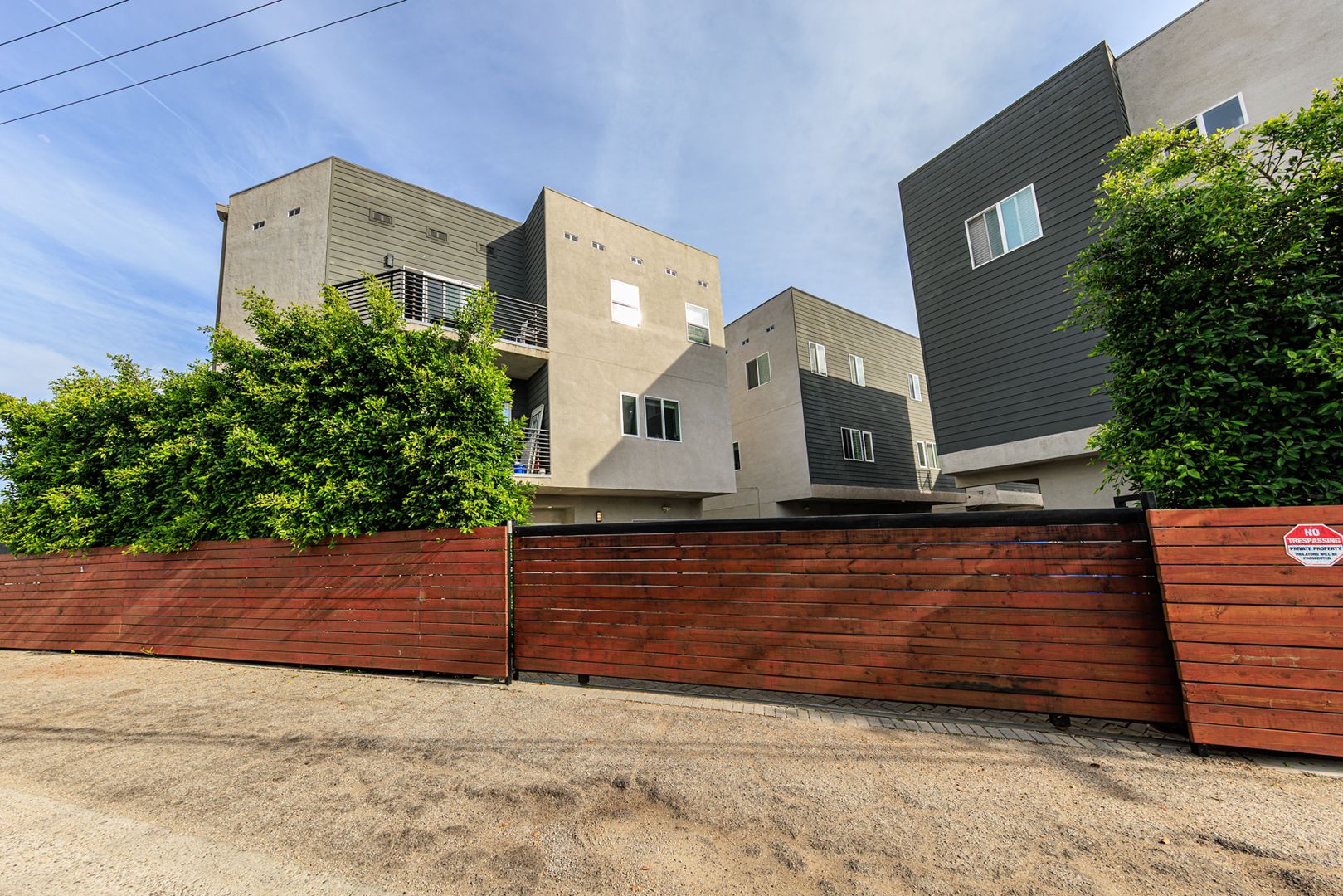 Los Angeles Apartment: 1820 Thurman Ave