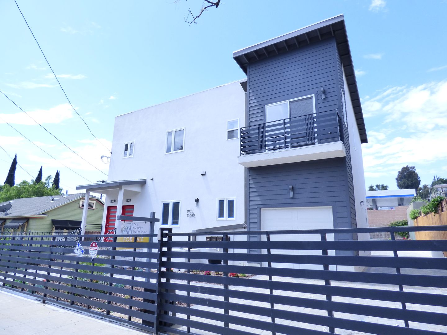 Hollywood Apartment: 1923 Holly Dr