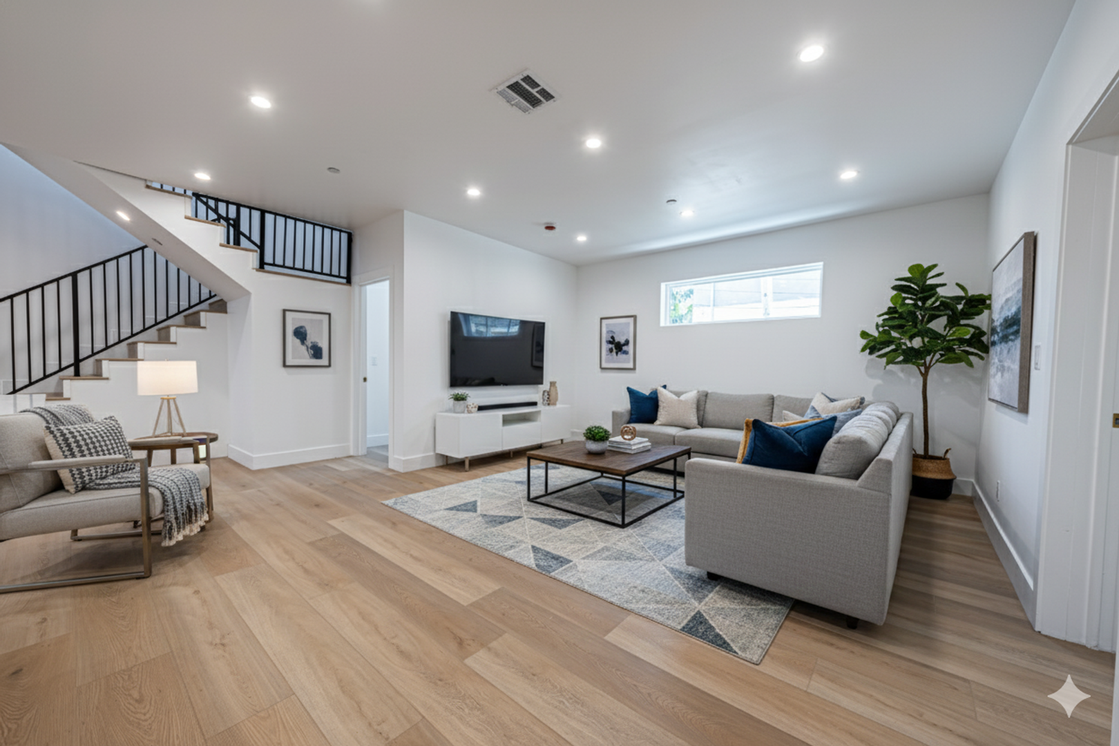 Los Angeles Apartment: 240 N Dillon St