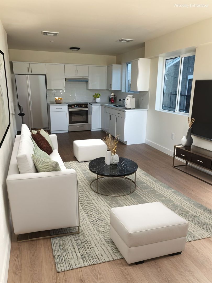 Los Angeles Apartment: 409 E. 99th St