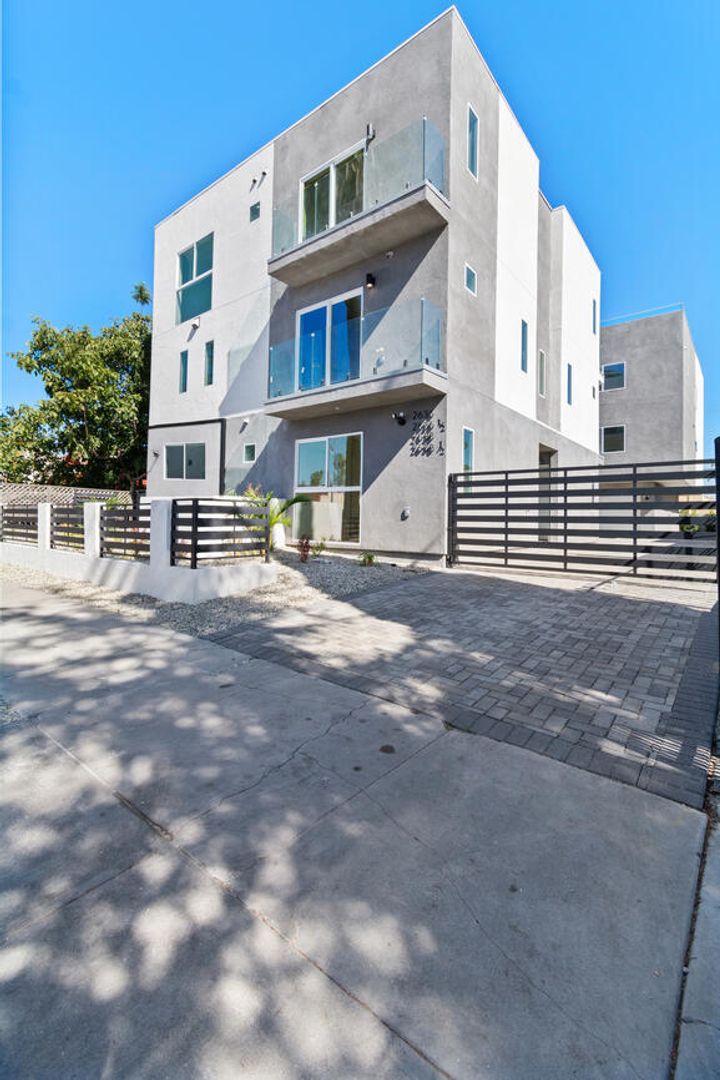 Los Angeles Apartment: 2638 Virginia Rd