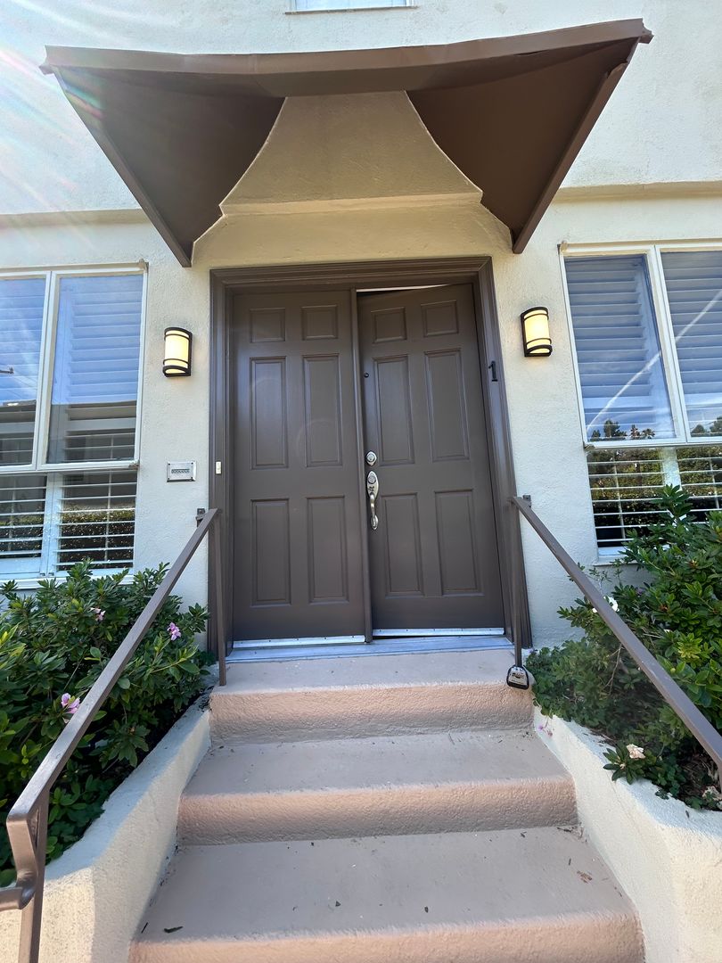 Los Angles Apartment: 9080 Shoreham Dr.