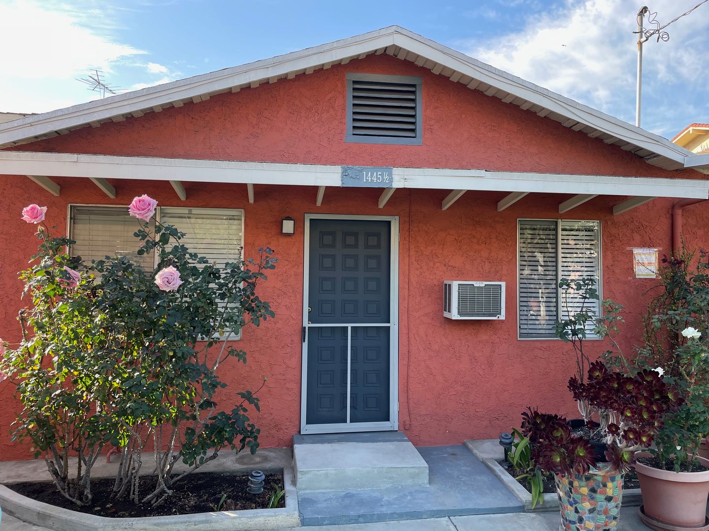 Los Angeles Apartment: 1445 Echo Park Ave