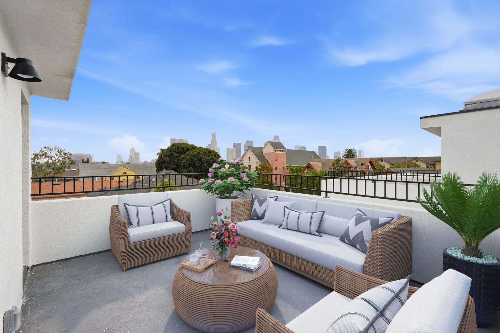 Los Angeles Apartment: 1656 Rockwood St