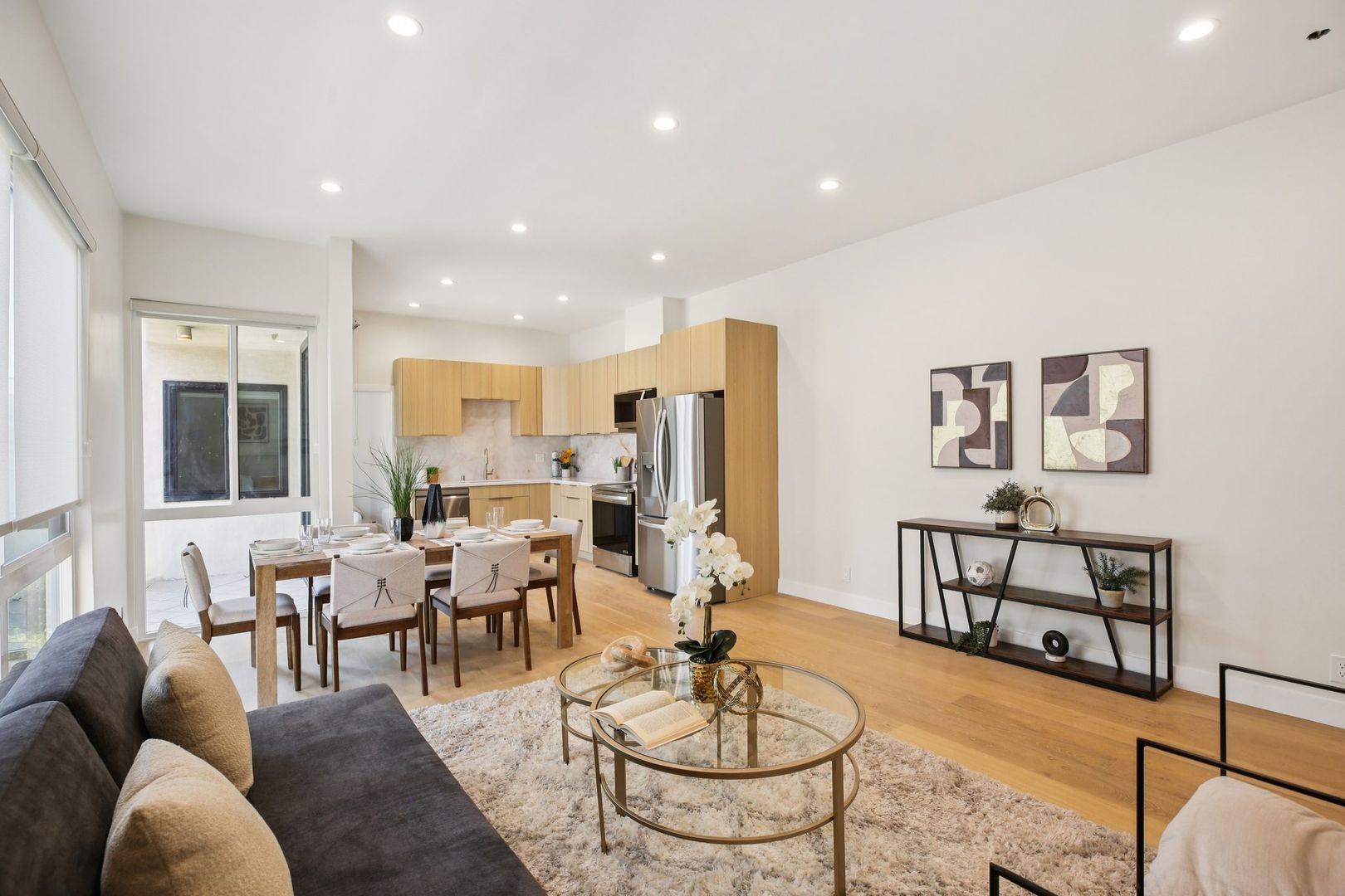 Los Angeles Apartment: 1824 Fairburn Ave