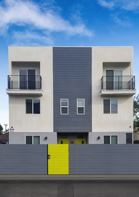 Huge 4 Bed Townhome with 2-CAR GARAGE + Private Yard – photo 1