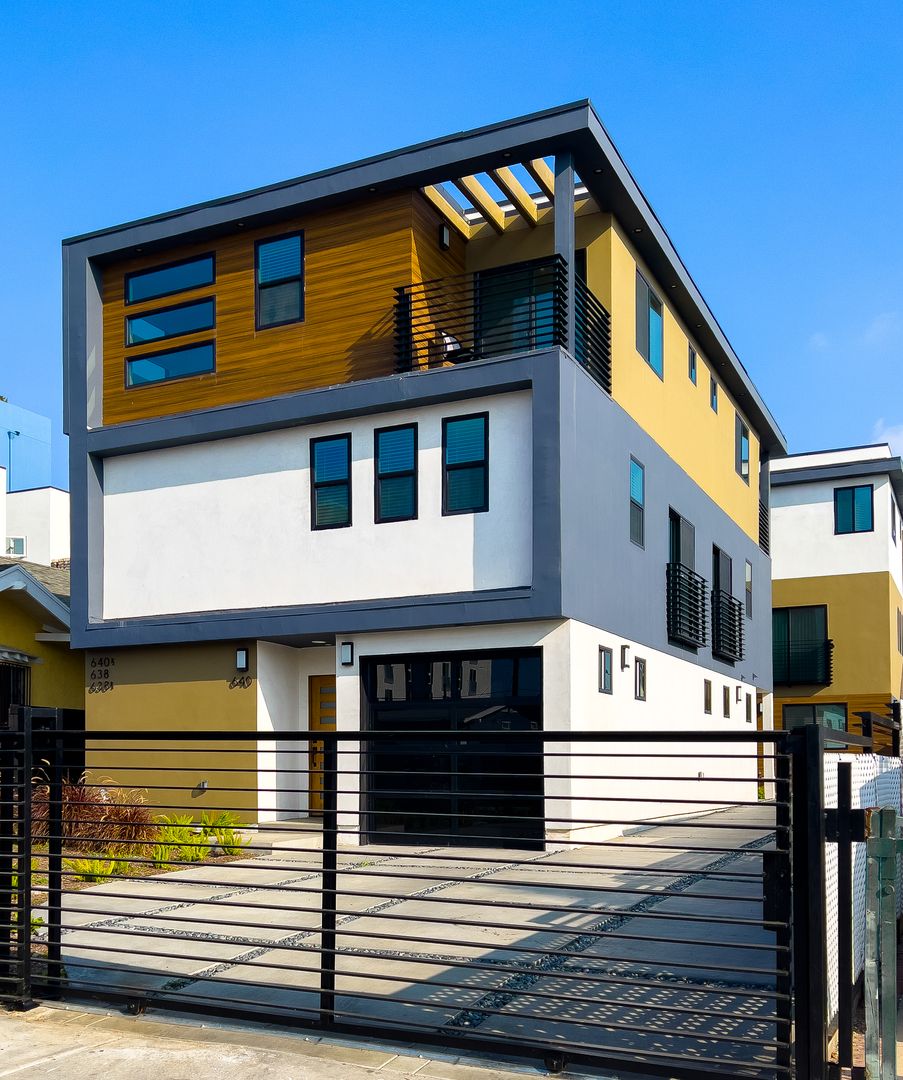 Los Angeles Apartment: 638 N Serrano Ave