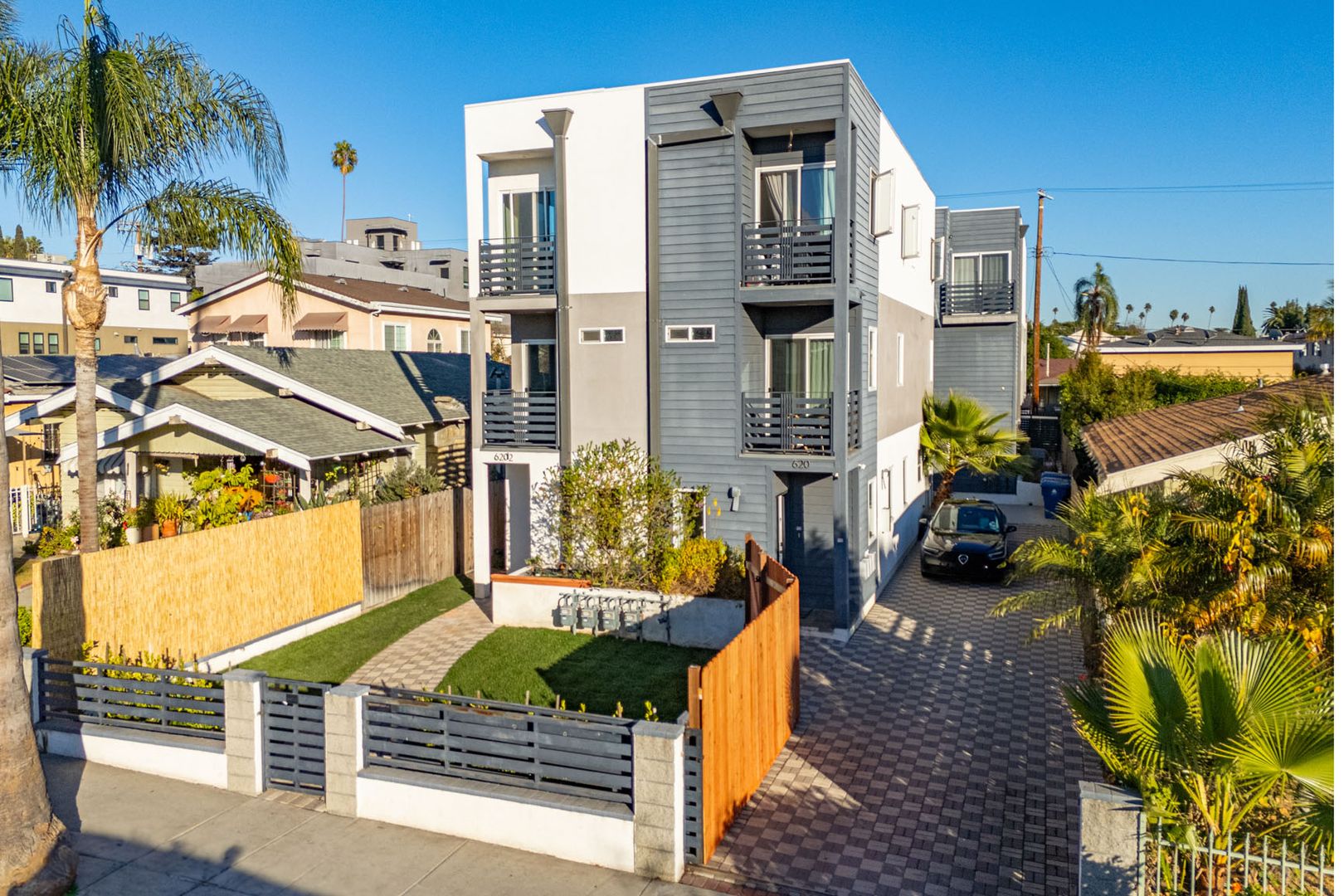 Los Angeles Apartment: 620 N Serrano Ave