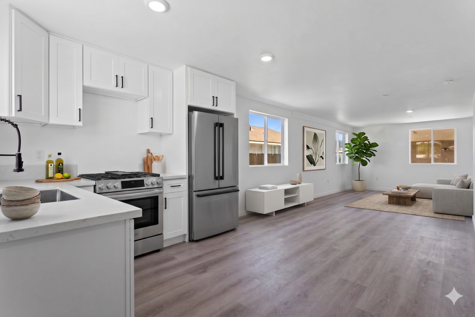 Los Angeles Apartment: 850 W Gage Ave