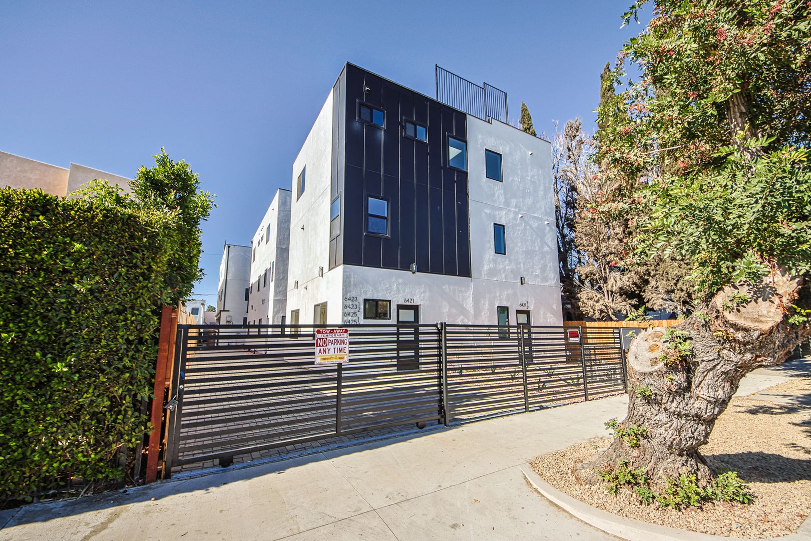 North Hollywood Apartment: 6421 Troost Avenue