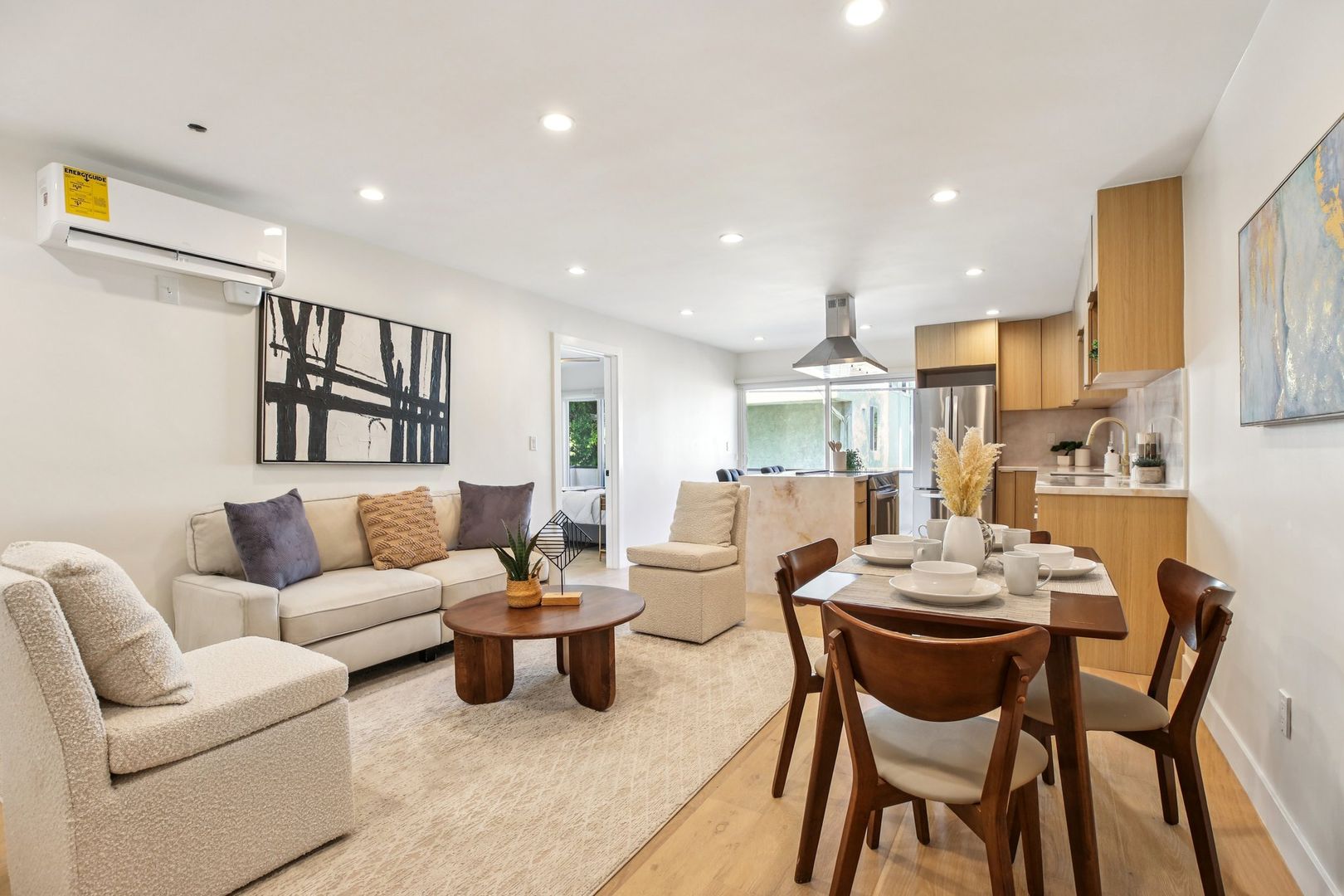 Los Angeles Apartment: 1824 Fairburn Ave