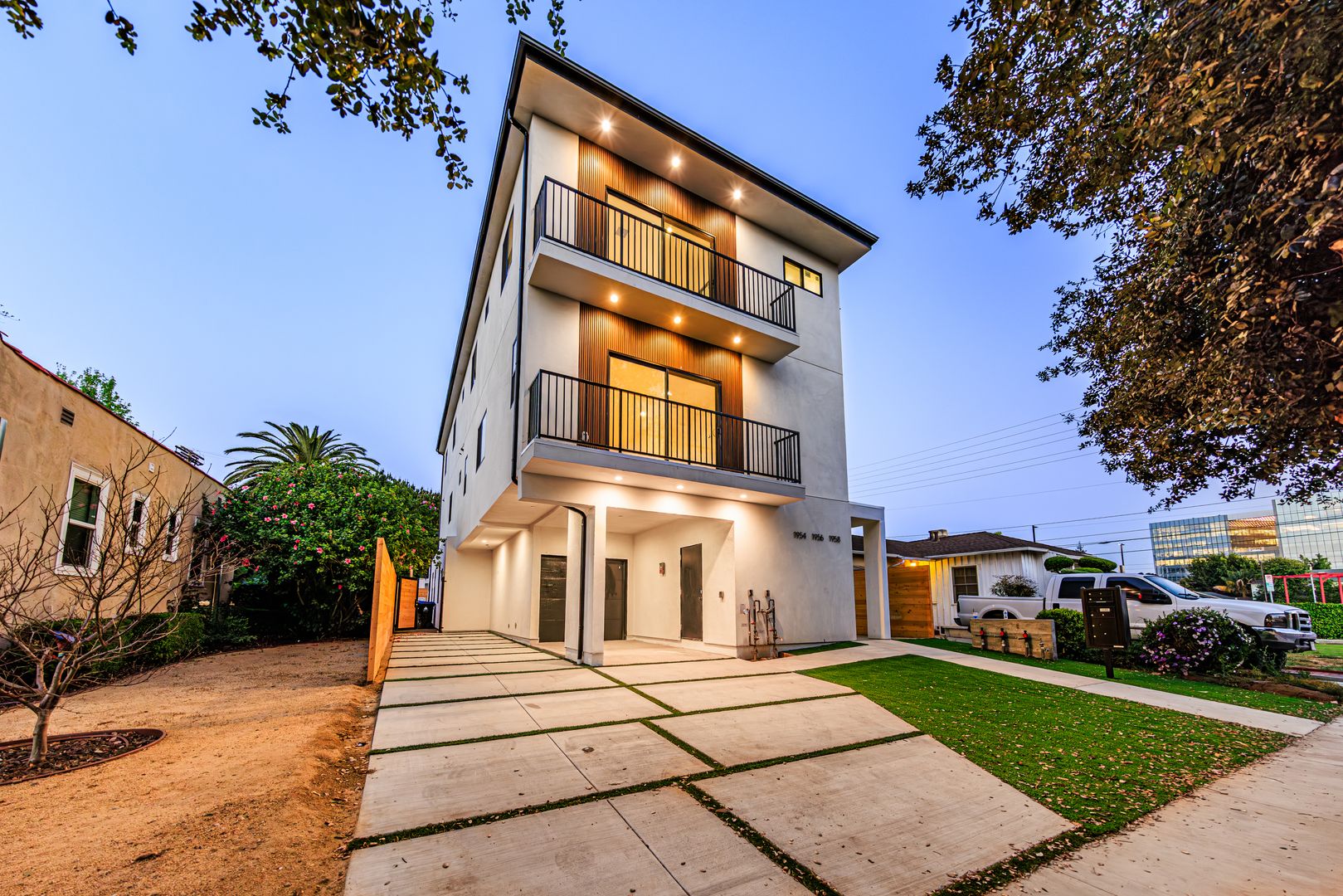 Los Angeles Apartment: 1954 Purdue Ave.