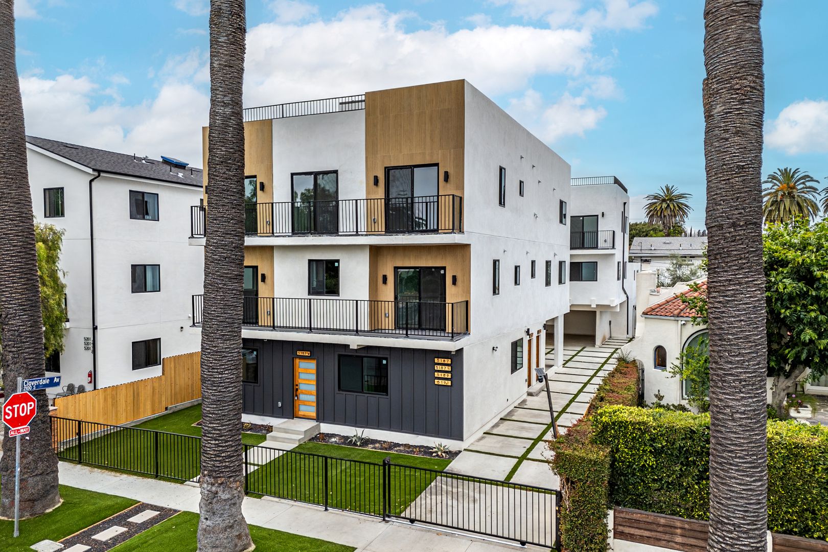 Los Angeles Apartment: 5187 W. 21st St