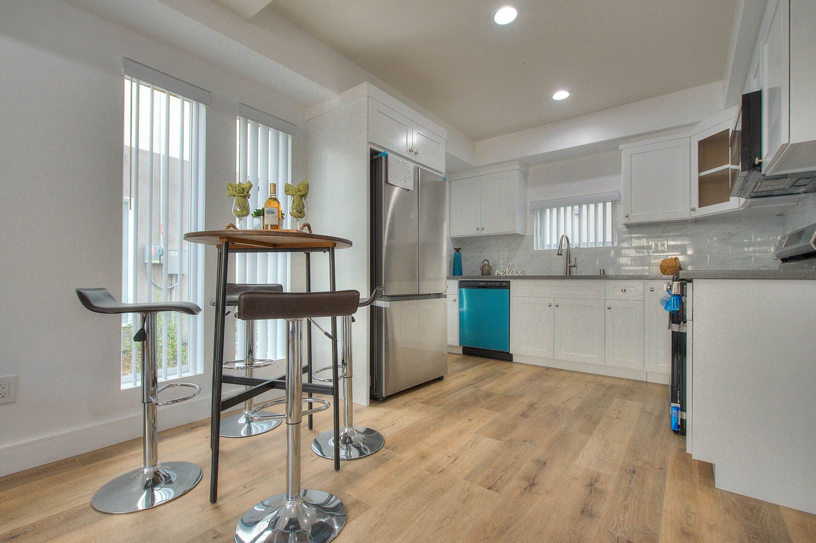 North Hollywood Apartment: 11732 Hamlin St