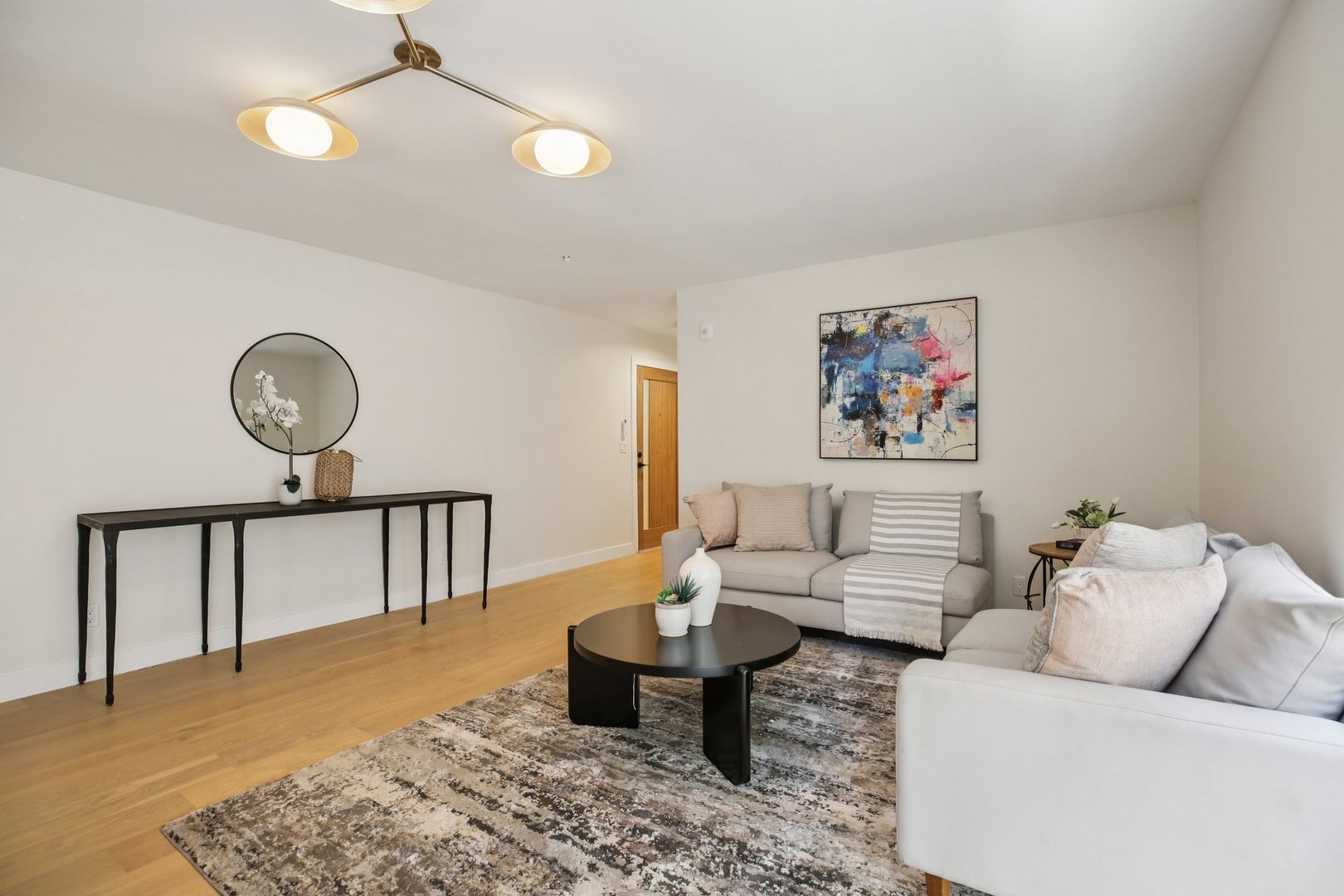 Los Angeles Apartment: 1824 Fairburn Ave