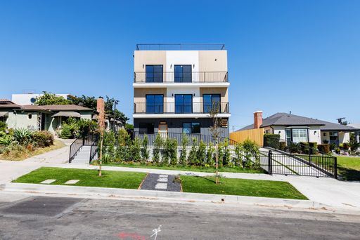 STUNNING NEW CONSTRUCTION 4 BED/4BATH TOWNHOME IN PRIME MID CITY WITH ROOFTOP DECK-ONE MONTH FREE! – photo 1