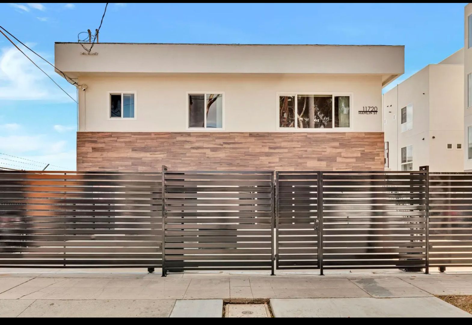 North Hollywood Apartment: 11720 Hamlin Street