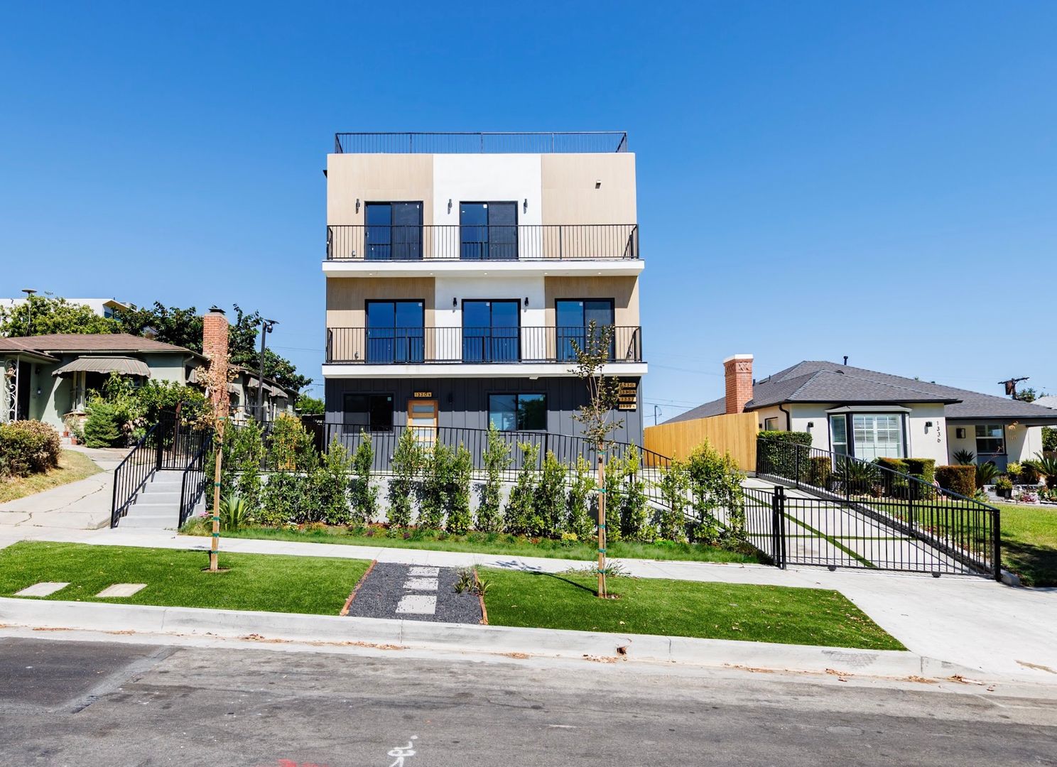 Los Angeles Apartment: 1330 S. Longwood Ave.