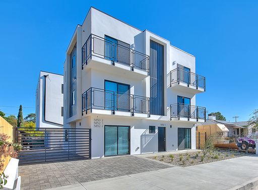 MODERN 4 BEDROOM NORTH HOLLYWOOD TOWNHOME WITH 2 GARAGE PARKING! 1 MONTH FREE! – photo 1
