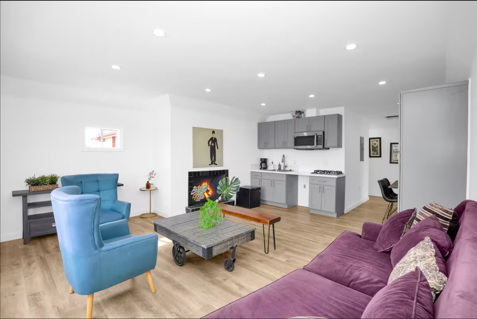 Los Angeles Apartment: 5107 Crenshaw Blvd