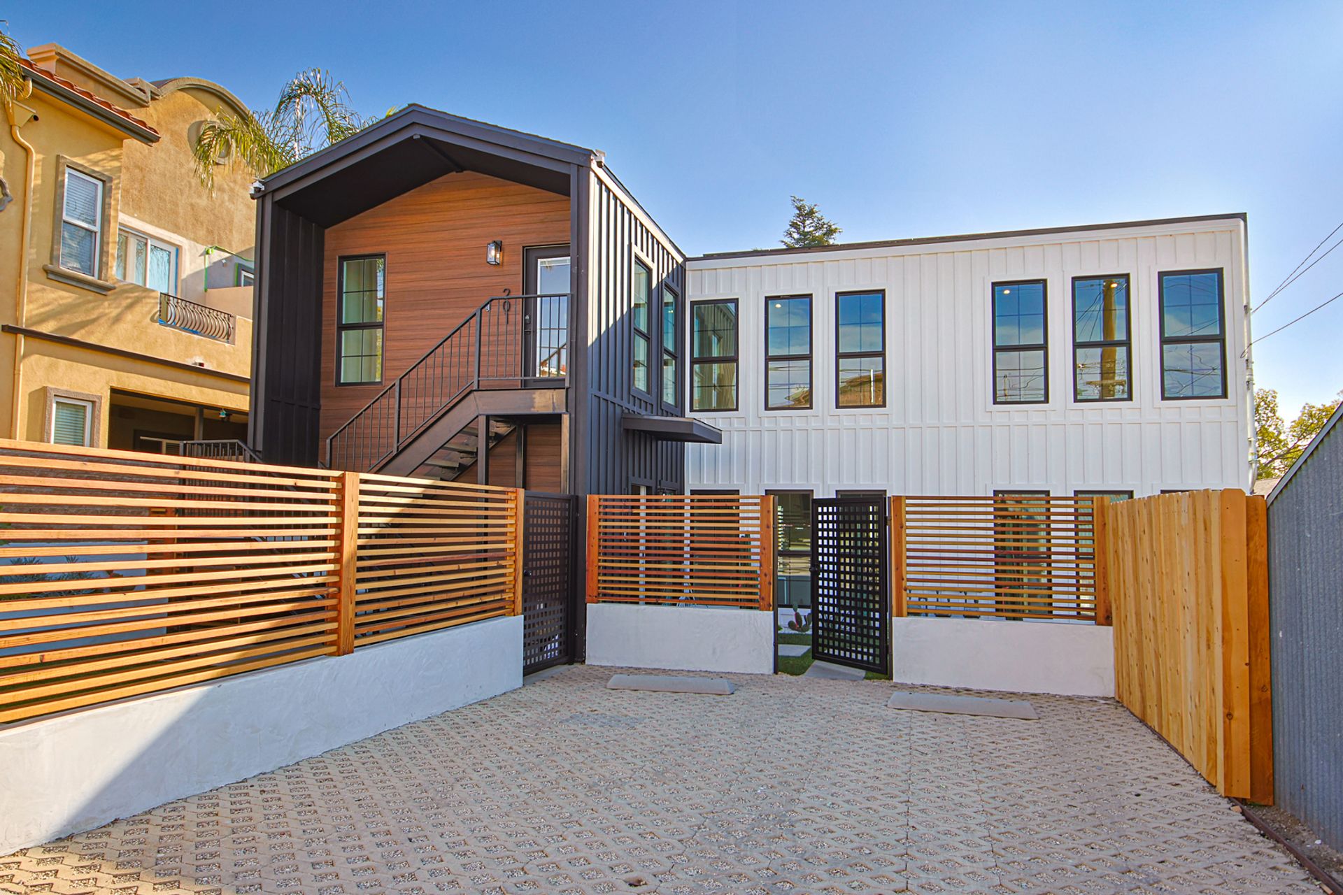 Burbank Apartment: 721 E Verdugo Ave