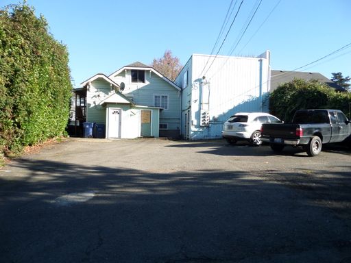 Cute LARGE Studio + Den Unit in Great West Seattle Location! – photo 1