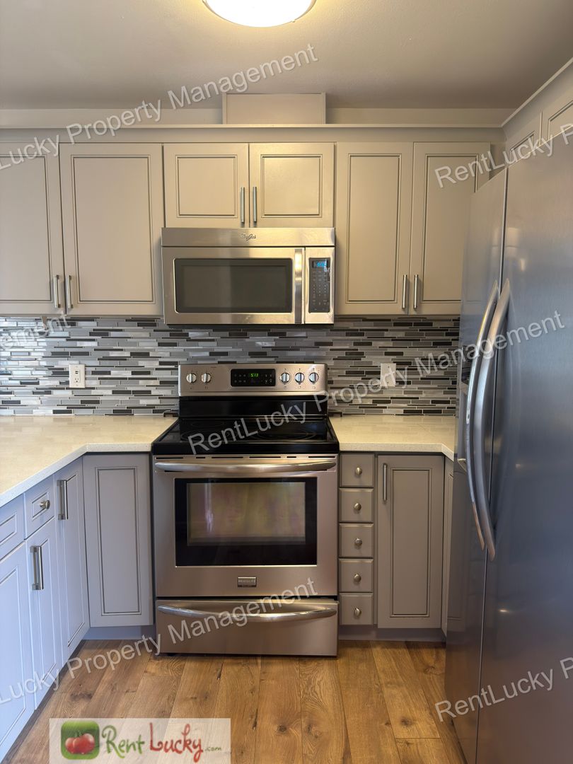 Seattle Apartment: 3315 Claremont Ave S